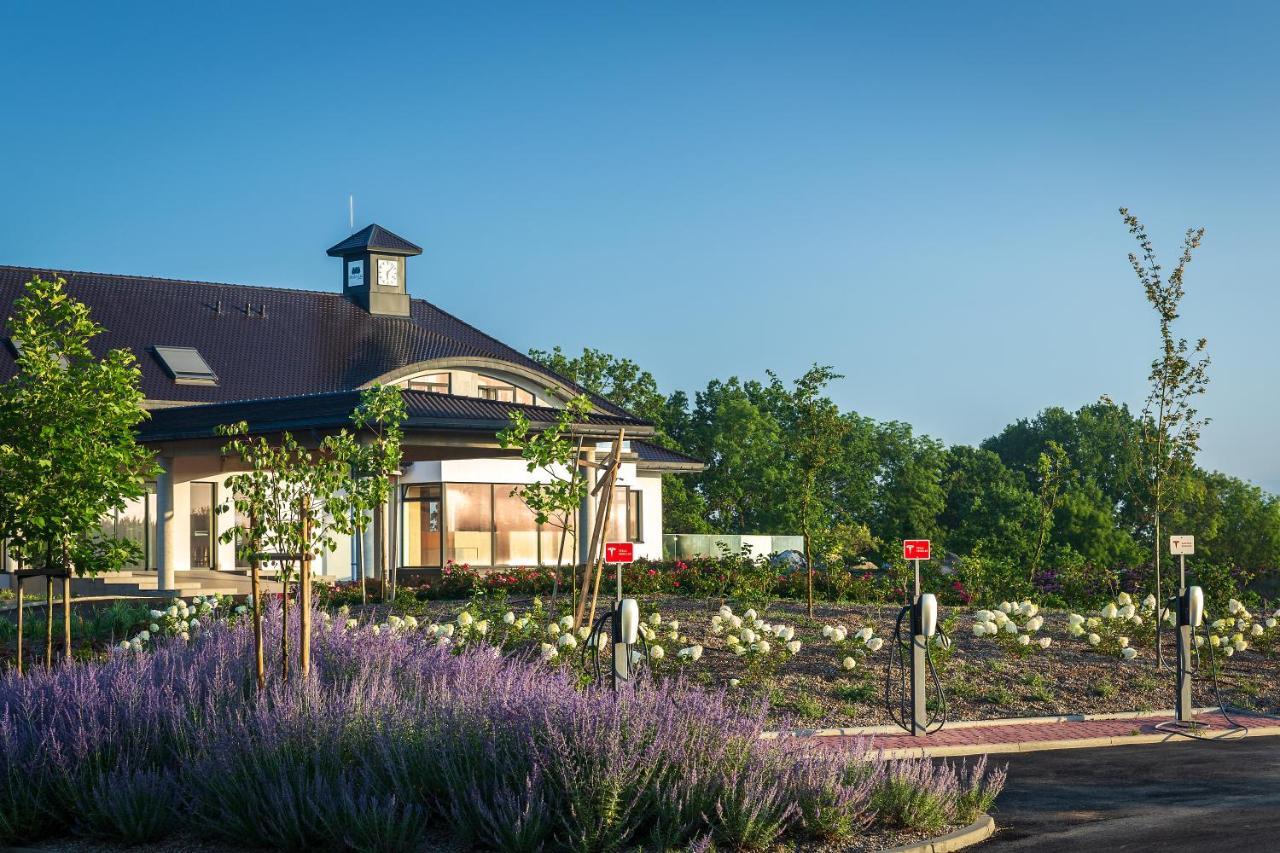 חושצ'נו Modry Las Golf Resort מראה חיצוני תמונה