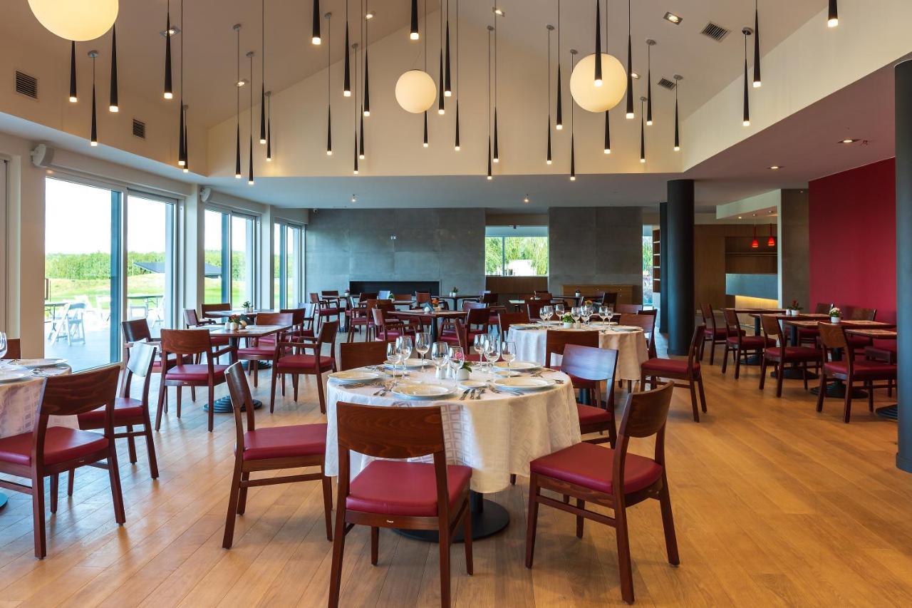 חושצ'נו Modry Las Golf Resort מראה חיצוני תמונה